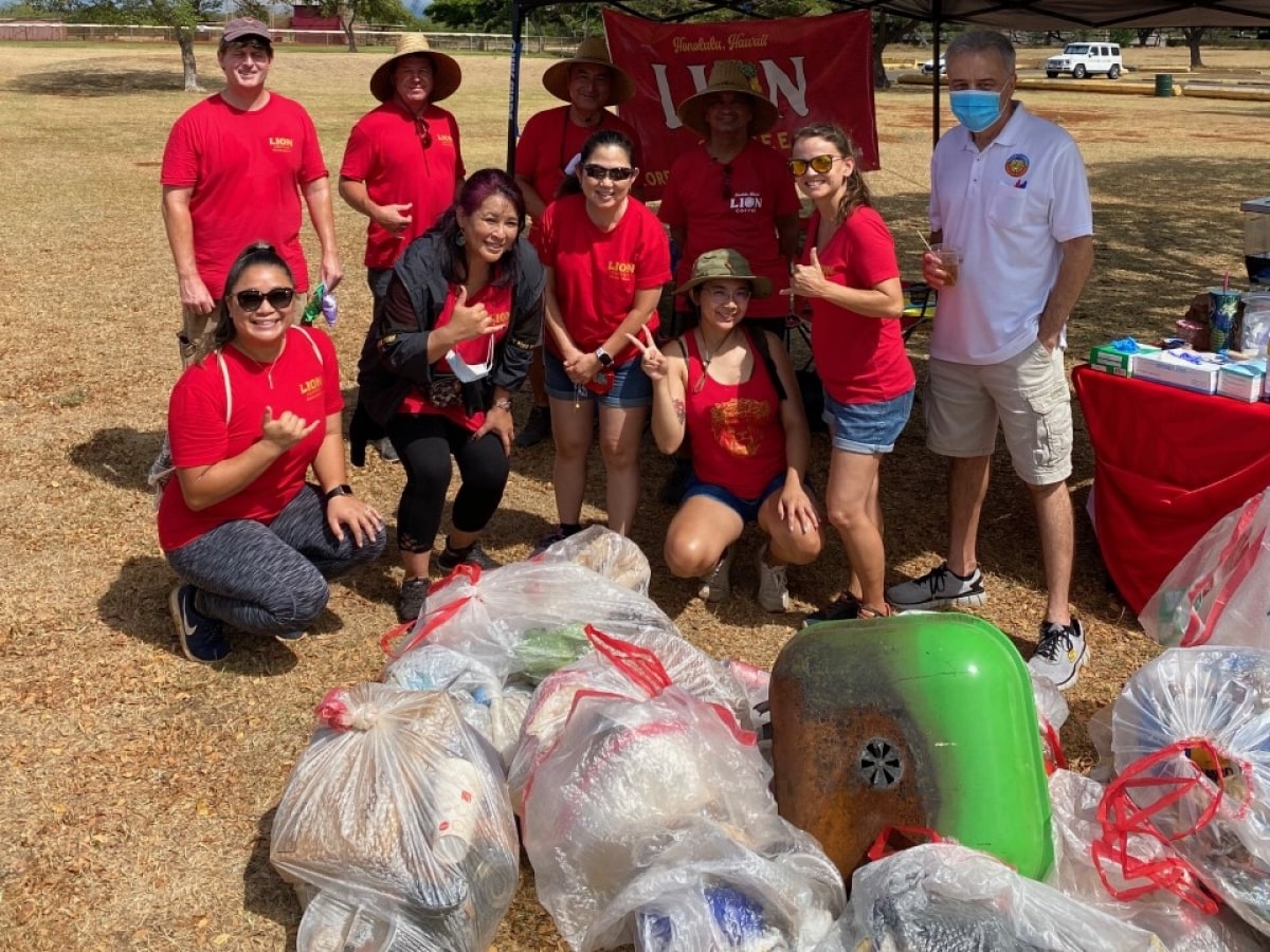 Hawaii Coffee Company Beach Cleanup